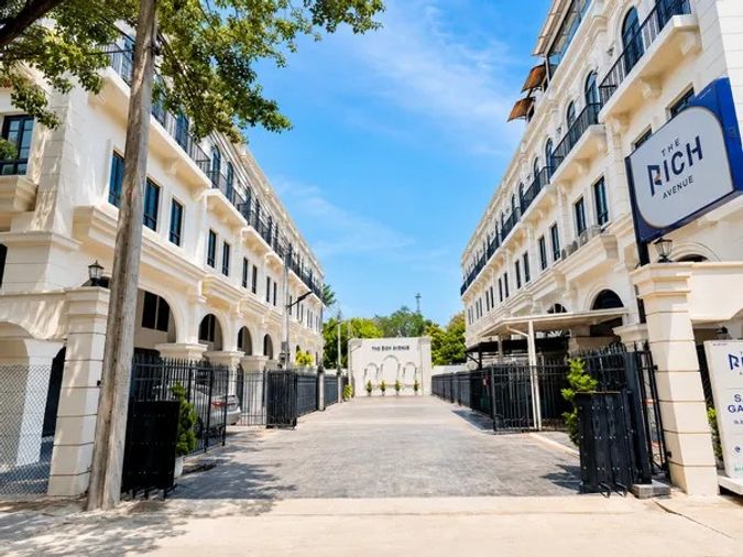 3-bed home office for sale, 163 sqm, 21 sq wah, Pom Prap Sattru Phai