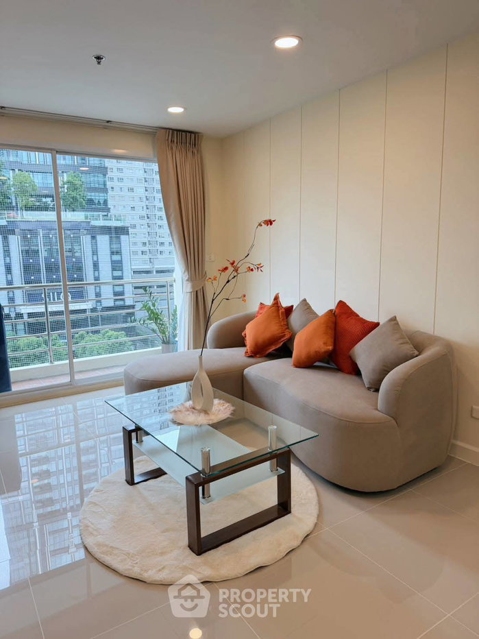 รูป คอนโดสองห้องนอน Serene Place Sukhumvit 24 ใกล้ BTS พร้อมพงษ์ (ID 3207095) - รูปที่ 1/7