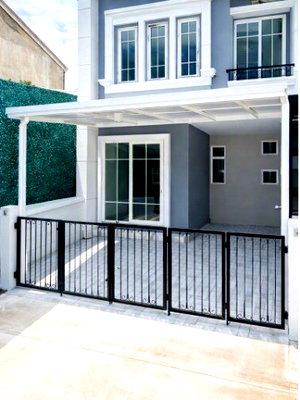 Townhouses for rent Chiang Mai : Ruamchok Mall 250 m. Central Chiang Mai 1.7 km. Townhome, 3 bedrooms, 2 bathrooms, near Meechok Plaza, 740 m., 18 sq m., 142 sq m., with furniture,