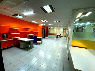 สำนักงาน วิทยาลัยพณิชยการบางนา : ออฟฟิศ บางนา country complex  size 178.89 Sq.m.