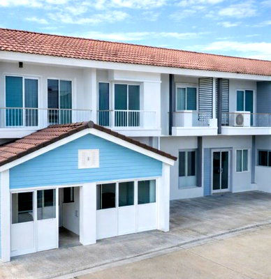 Townhouses for rent Samut Prakarn : Namdaeng-Theparak, Bang Phli Yai, Muang Kaew Golf Course 1.3 km., Maka Bangna 2.4 km. Townhouse, 2 floors, 3 bedrooms, 2 bathrooms.