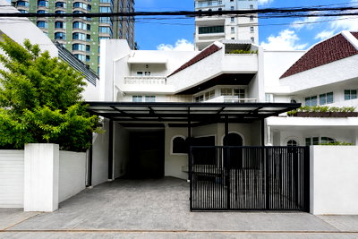 Houses for rent Chulalongkorn University : HOUSE FOR RENT IN LANGSUAN | ONLY 450 METERS FROM BTS CHIT LOM