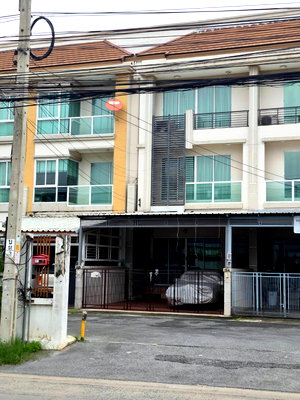 ทาวน์โฮมให้เช่า : ให้เช่าทาวเฮาส์ 3 ชั้น 3 ห้องนอน  ซ.เฉลิมพระเกียรติ 48 Navy Place TownHome ใกล้สวนหลวง ร.9 และ บึงหนองบอน