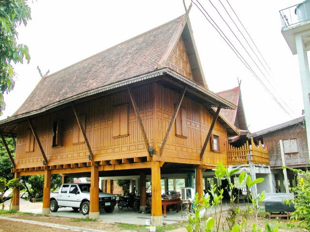 รูป 5นอน บ้านเรือนไทย 2 ชั้นไม้สักทอง ลำพูน-ป่าซาง ปากบ่อง 5 น้ำ ที่ดิน 1 ไร่ 199 ตร.ว. 1,000 ตร.ม. ติดแม่น้ำปิง ระดับ Luxury - รูปที่ 2/8