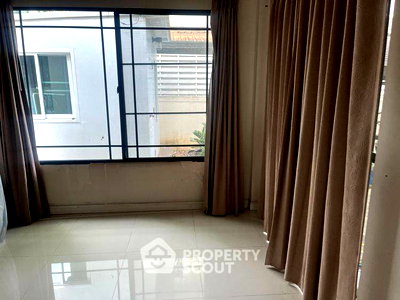 Houses for rent Nawamintrachinuthit Benjamarachalai School : Pet-Friendly 3-BR House, 204 Sqm At Mantana Lake Watcharapol (ID 3211991)