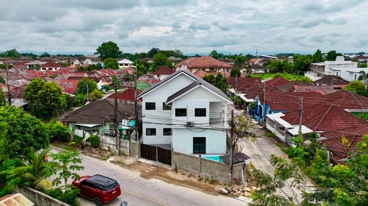 🏡 Urgent Sale! New Pool Villa 4BR 3BA, Sansai Noi, Near Ring Road 3, Only 4.61M THB 📞 063-6649056