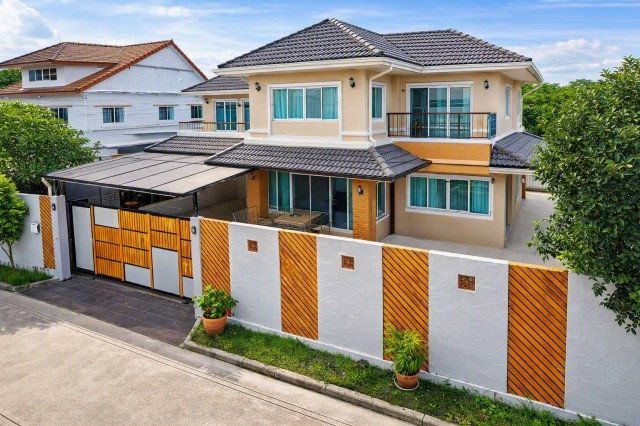Mansion 4 bedrooms, 4 bathrooms, 79 sq m. Rat Uthit Minburi MRT Suwinthawong 3.1 km. 2-story detached house 310 sq m. Khum Klao 2.9 km.