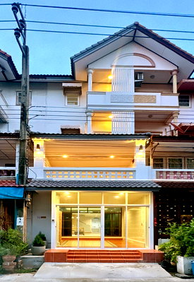 ทาวน์โฮม ม.เทคโนโลยีพระจอมเกล้าธนบุรี : ขายทาวน์โฮมรีโนเวทใหม่ ม.วิเศษสุข 9 ประชาอุทิศ 72 ทุ่งครุ 4 ชั้น 6 ห้องนอน 4 ห้องน้ำ พร้อมอยู่