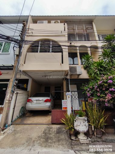 4-bed townhouse for sale, 200 sqm, 18 sq wah, Din Daeng