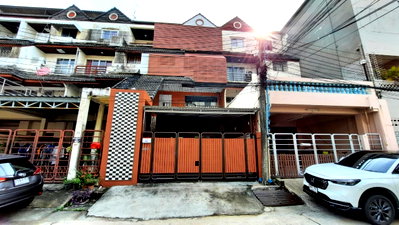 Townhouses for rent : WTVP101 For Rent: 4-story townhouse in Warathorn Ville, Pattanakarn 44. 31.5 sq.wah land area, usable area, 5 bedrooms, 4 bathrooms. 45,000 THB. 