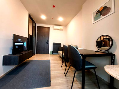 คอนโดให้เช่า : For Rent XT Huaikhwang 1 Bed high floor with close kitchen layout