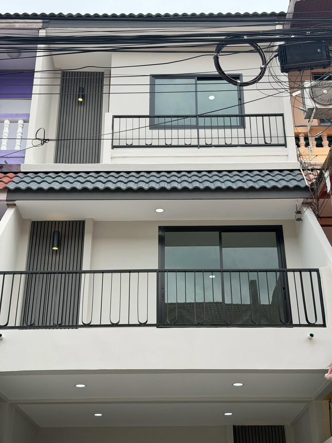 ขายบ้าน ทาวน์เฮ้าส์ 3ชั้น ท่าข้าม บางขุนเทียน ใกล้ เซ็นทรัลพระราม 2 (บ้านรีโนเวทใหม่พร้อมเข้าอยู่))