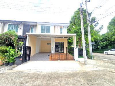 ทาวน์โฮม รร.แย้มจาดวิชชานุสรณ์  : ทาวน์โฮม 2 ชั้น หลังมุม ม. พฤกษาวิลล์ 89  รามอินทรา-วงแหวน ซอยกาญจนาภิเษก6/1 แต่งใหม่ เดินทางง่าย ใกล้รถไฟฟ้า สวยพร้อมอยู่
