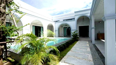 Houses for sale Chonburi : 4 Bedroom High End Pool villa for Sale East Pattaya