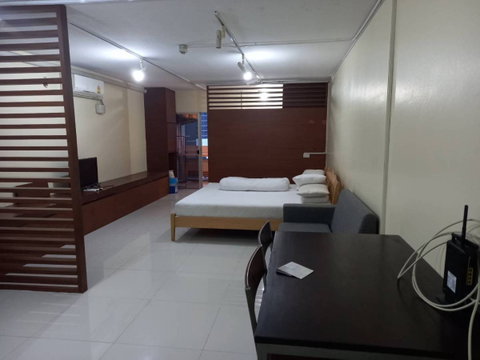 P-53560 ð#CondoForRent For Rent: Ratchathewi Tower 11th Fl. Studio Room Fully Furnished Near BTS Ratchathewi Line ID: @easythaihome 085-592-2897