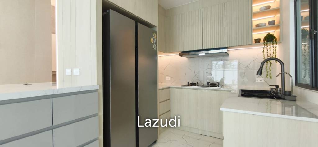 picture Luxurious Modern Contemporary 3-Bed Corner House - 9/31