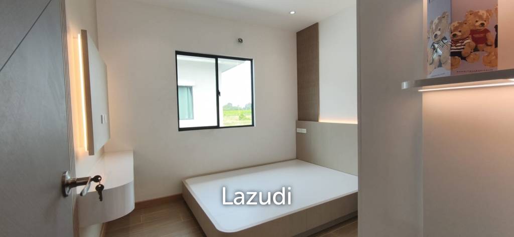 picture Luxurious Modern Contemporary 3-Bed Corner House - 20/31