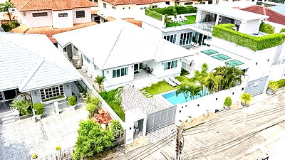 Houses for sale Chonburi : High End House for Sale Chaiyapruek 5 Bedrooms Private Pool