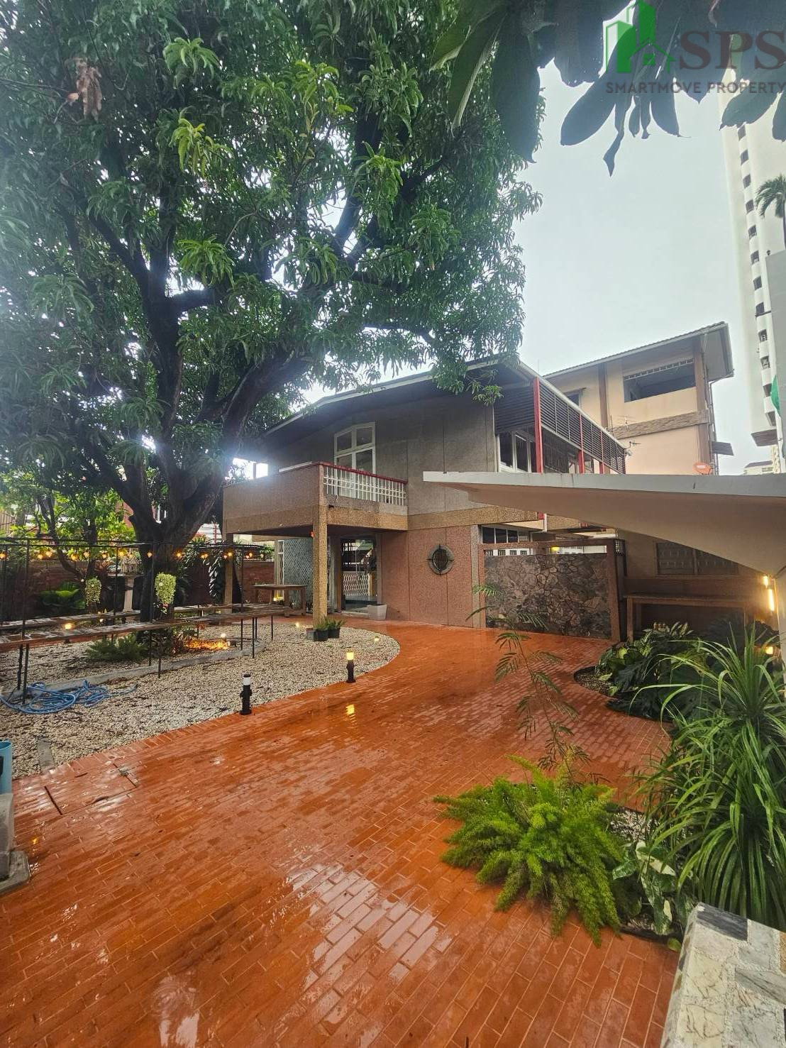 ให้เช่า บ้านเดี่ยว รีโนเวท สภาพดี ทำเลดี กลางเอกมัย (SPSP667)