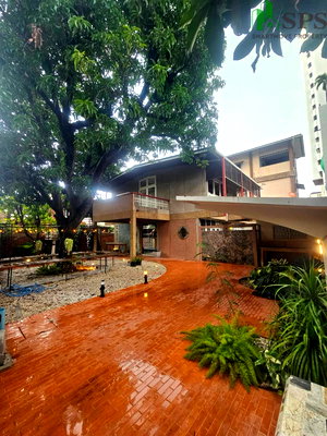 Houses for rent Soi Ekamai (Sukhumvit 63) : Renovated Detached House in Prime Ekkamai for RENT (SPSP667)