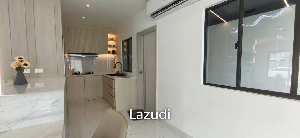 picture Luxurious Modern Contemporary 3-Bed Corner House - 7/31
