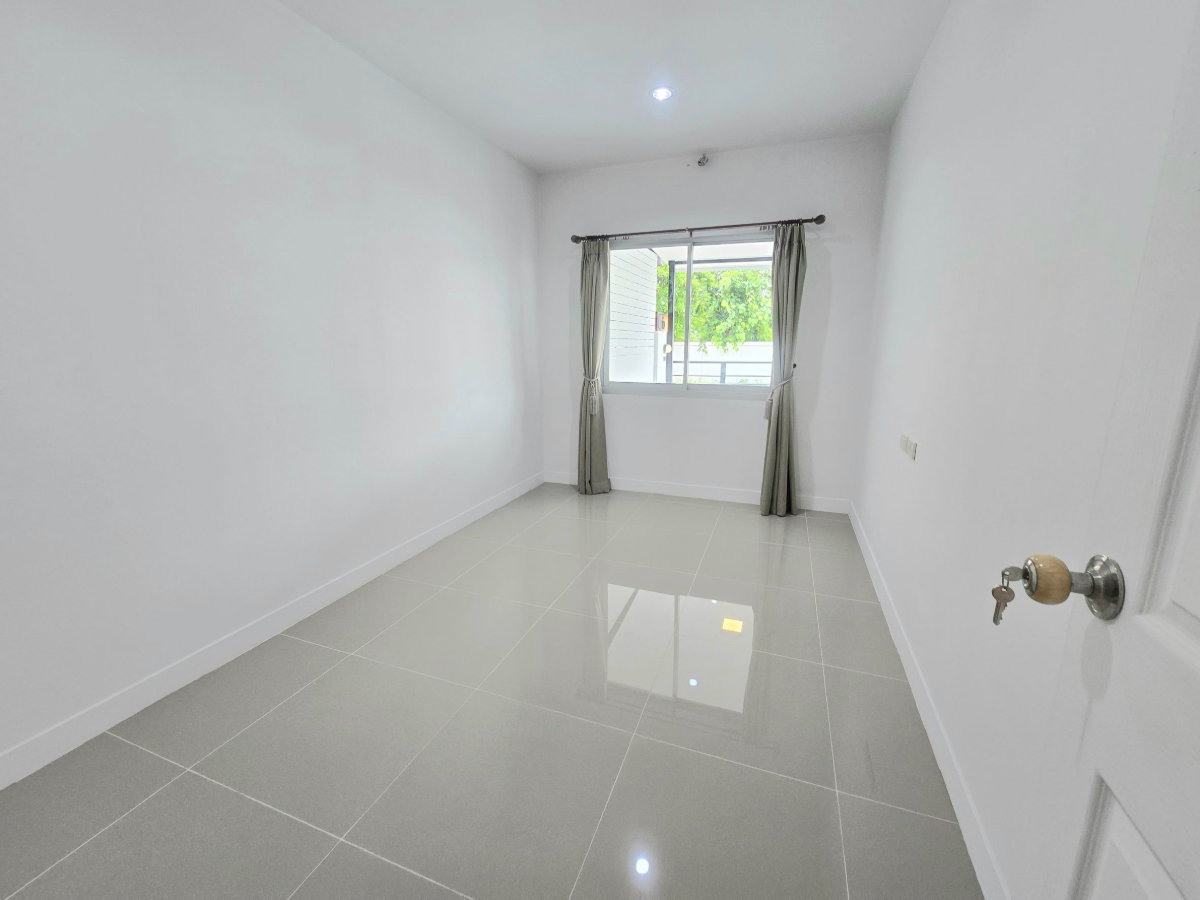 รูป ทาวน์โฮม หลังมุม รีโนเวทใหม่ทั้งหมด หมู่บ้านเมดิ​โอ้ ​ ถนนนิมิตใหม่ ต้นโครงการ แต่งเฟอร์นิเจอร์สวยงาม พร้อมอยู่ - รูปที่ 19/34
