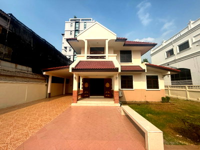 เช่าบ้านเดี่ยว เขตบางนา : 🏡✨ ให้เช่าบ้านเดี่ยว 2 ชั้น ใกล้ BTS แบริ่ง | ที่ดินใหญ่ 120 ตร.ว. จอดรถ 4 คัน