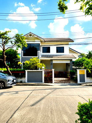 บ้านเดี่ยว ปทุมธานี : ขายด่วน บ้านเดี่ยว 2 ชั้น บ้านฟ้าปิยรมย์ ลำลูกกา คลอง 6 เฟส 4 อิงนที บรรยากาศร่มรื่น เงียบสงบ และเดินทางเข้า-ออกได้หลายเส้นทาง