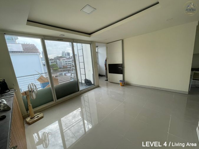 5-bed townhouse for sale, 300 sqm, 44 sq wah, Watthana