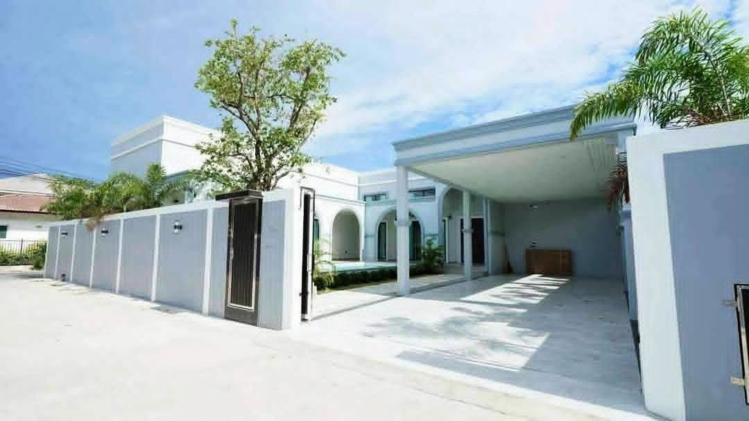 รูป 4 Bedroom High End Pool villa for Sale East Pattaya - รูปที่ 16/17