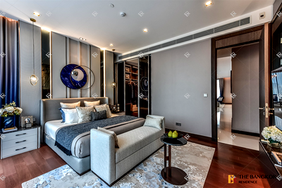 Condos for sale : Q1 Sukhumvit Luxury Condo at Special Price near BTS Nana