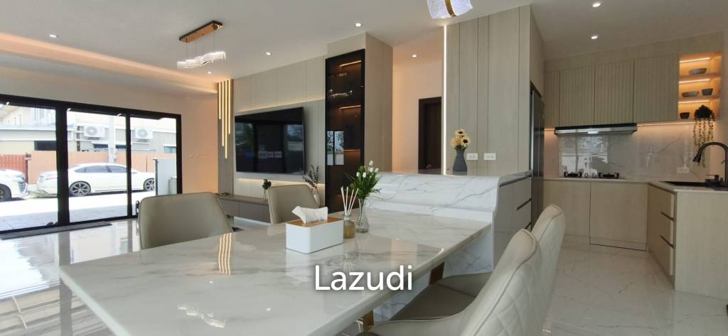 picture Luxurious Modern Contemporary 3-Bed Corner House - 5/31