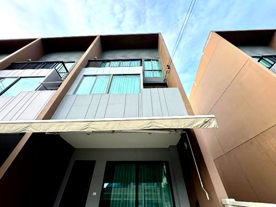 ทาวน์โฮมให้เช่า : ⭐️🏡 ให้เช่าทาวน์โฮม 3 ชั้น หลังริม | บ้านกลางเมือง พระราม 9–กรุงเทพกรีฑา 🏡⭐️
🔥 บ้านหลังริม เป็นส่วนตัวสุด ๆ | ราคาเพียง 35,000 บาท/เดือน