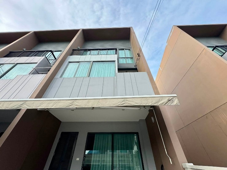 รูป ⭐️🏡 ให้เช่าทาวน์โฮม 3 ชั้น หลังริม | บ้านกลางเมือง พระราม 9–กรุงเทพกรีฑา 🏡⭐️
🔥 บ้านหลังริม เป็นส่วนตัวสุด ๆ | ราคาเพียง 35,000 บาท/เดือน - รูปที่ 1/18