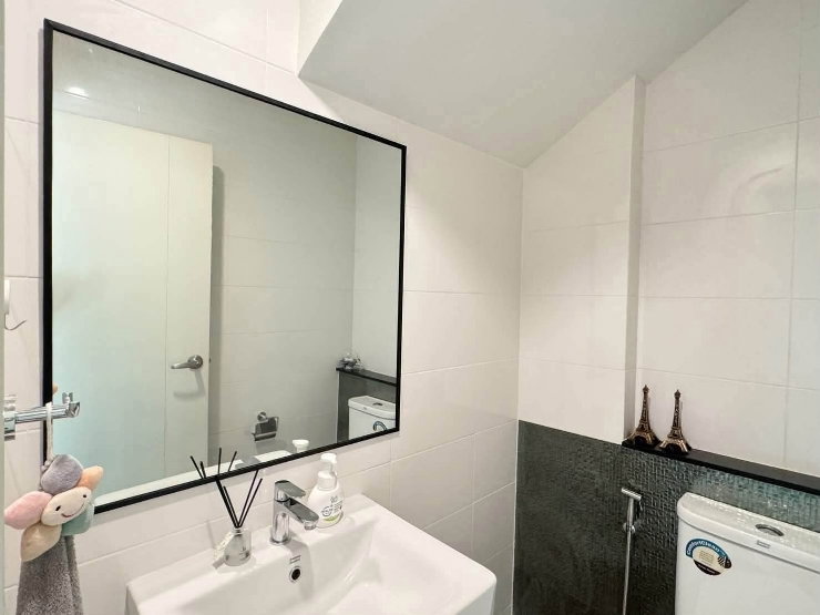 รูป ⭐️🏡 ให้เช่าทาวน์โฮม 3 ชั้น หลังริม | บ้านกลางเมือง พระราม 9–กรุงเทพกรีฑา 🏡⭐️
🔥 บ้านหลังริม เป็นส่วนตัวสุด ๆ | ราคาเพียง 35,000 บาท/เดือน - รูปที่ 3/18