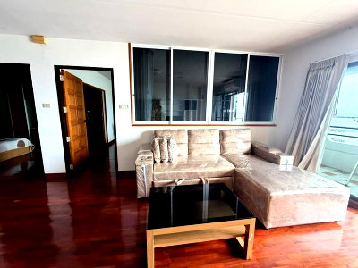 Condos for sale : Condo for sale: Eastern Tower, Sriracha, Chonburi. Excellent location in the heart of the city.