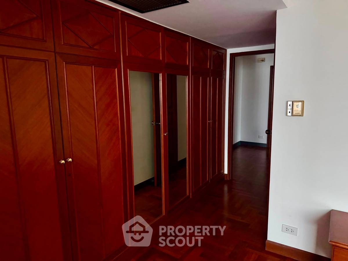 รูป คอนโด 3 ห้องนอน ขนาด 306 ตร.ม. Windsor Tower Condominium BTS อโศก (ID 3198426) - รูปที่ 11/13