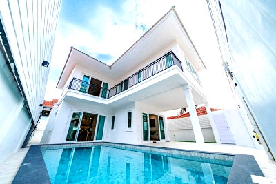 Houses for sale Chonburi : High End House for Sale Thepprasit 4 Bedrooms Private Pool