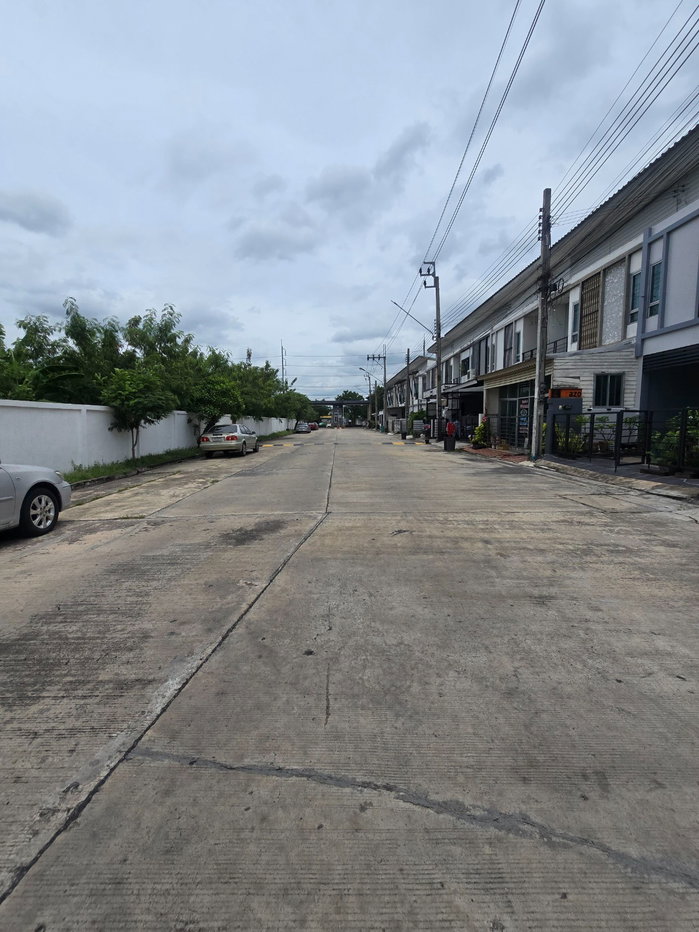 รูป ทาวน์โฮม หลังมุม รีโนเวทใหม่ทั้งหมด หมู่บ้านเมดิ​โอ้ ​ ถนนนิมิตใหม่ ต้นโครงการ แต่งเฟอร์นิเจอร์สวยงาม พร้อมอยู่ - รูปที่ 33/34