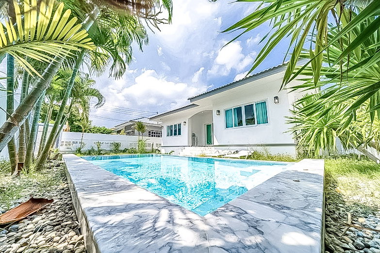 รูป High End House for Sale Chaiyapruek 5 Bedrooms Private Pool - รูปที่ 3/15