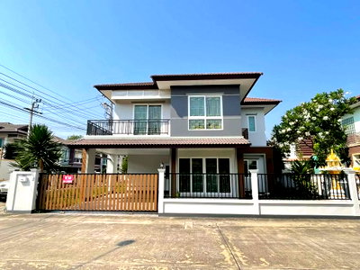 บ้านเดี่ยว แม็คโคร บางบัวทอง : บ้านเดี๋ยวหลังใหญ่ พร้อมอยู่ ติดถนนใหญ่