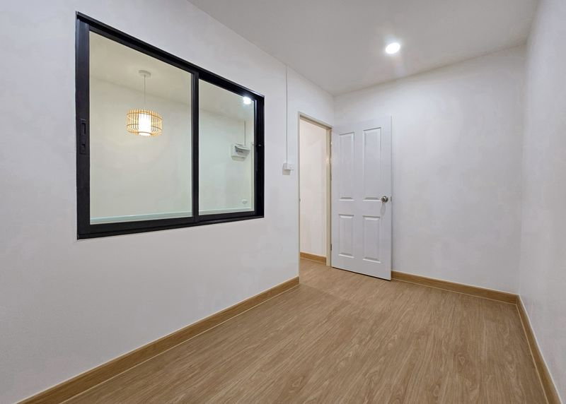 รูป 🏡 ทาวน์เฮ้าส์ 2 ชั้น ซอยเรวดี 57 แยก 8 | บ้านเลขที่ 64 | พร้อมเข้าอยู่ - รูปที่ 13/14