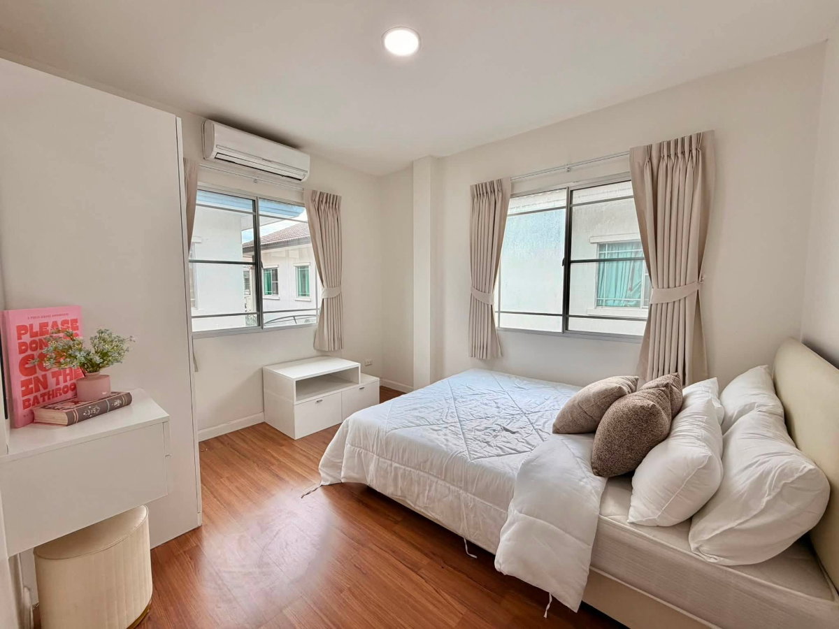 รูป ให้เช่าบ้านเดี่ยวหรู มัณฑนา 2 อ่อนนุช-วงแหวน ** 75,000 บ./ด. ** เนื้อที่ 64 ตร.ว.  พท.ใช้สอย 214.50 ตร.ม.  4 ห้องนอน 3 ห้องน้ำ ที่จอดรถ 2คัน - รูปที่ 35/44