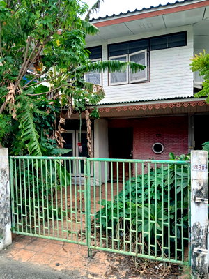 บ้านเดี่ยว วิทยาลัยศิลปหัตถกรรมกรุงเทพ : ขายบ้านและที่ดิน 50 ตรว หมู่บ้านนักกีฬาแหลมทองเดิม เลขที่บ้าน 1368 ซอย ศรีบูรพา 9  แขวงคลองจั่น บางกะปิ