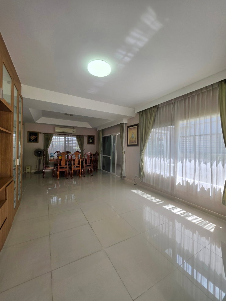 บ้านที่เหมาะสำหรับครอบครัวใหญ่ 3ห้องนอน หมู่บ้านใกล้ พืชสวนโลก มีความปลอดภัยสูง