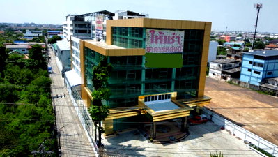 Office for rent Ramkhamhaeng Road :  7-story office building with warehouse for rent (total area: 3 Rai 2 Ngan) in the Ram Inthra area, near the Pink Line Skytrain.