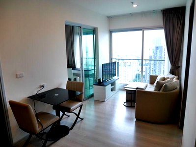 คอนโดให้เช่า : ให้เช่าคอนโด ไลฟ์ รัชดาภิเษก อาคาร 1 ชั้น 21 2 ห้องนอน ขนาด 45.00 ตรม ใกล้ โรบินสัน