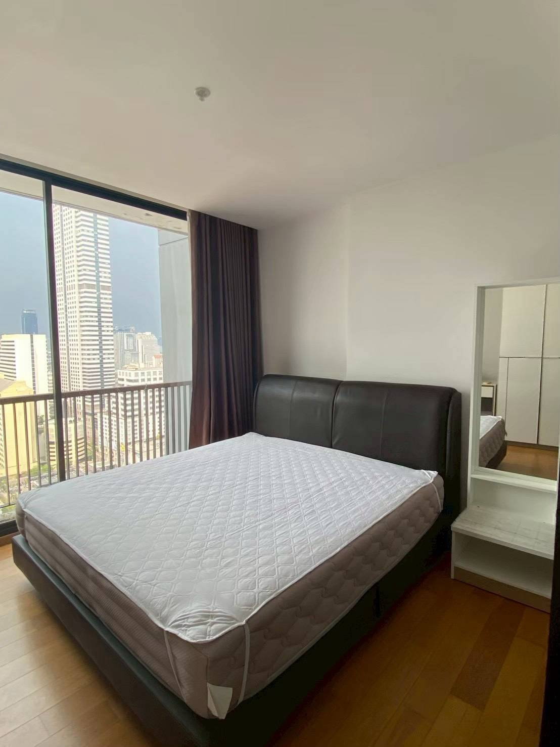 Noble Revo Silom (โนเบิล รีโว สีลม) (1bed1bath 35sqm)
