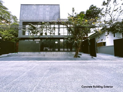 Houses for rent Bangkok :  Two resort-style detached houses located in the heart of the city (Ratchada 32 area, opposite the Criminal Court). The property spans 231 square 