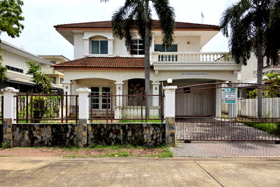 บ้านเดี่ยว ถนนเทพรักษ์ : ราคาดี บ้านรีโนเวทใหม่ หลังใหญ่ 128 ตรว. หมู่บ้านชัยพฤกษ์ รามอินทรา-วัชรพล เขตบางเขน 4 ห้องนอน3 ห้องน้ำ